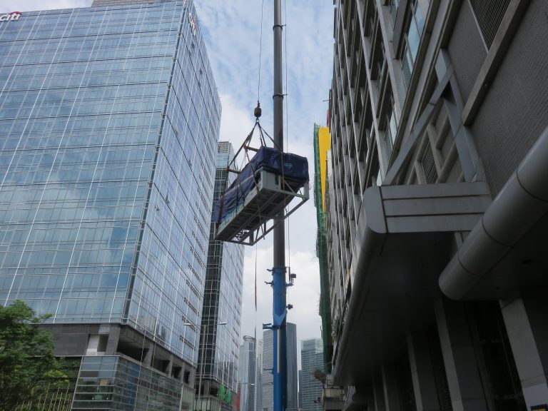 高層設備吊運 / Elevated equipment lifting