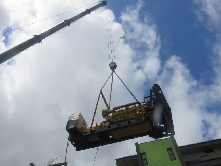 發電機組吊運 / Generator-set lifting