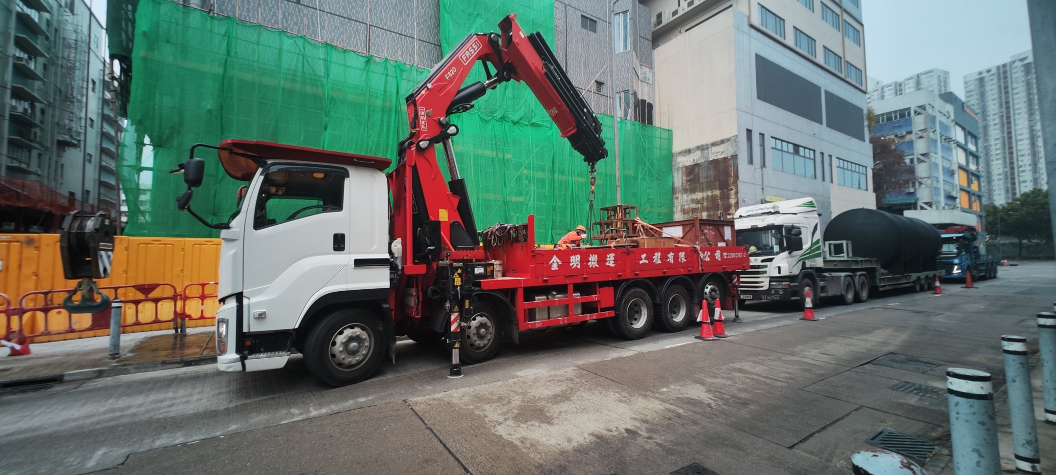 大型儲罐運輸配置 / Large-tank transport logistics