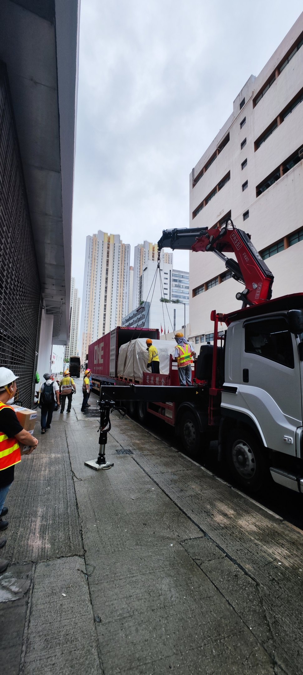 工業機械進場 / Machinery delivery