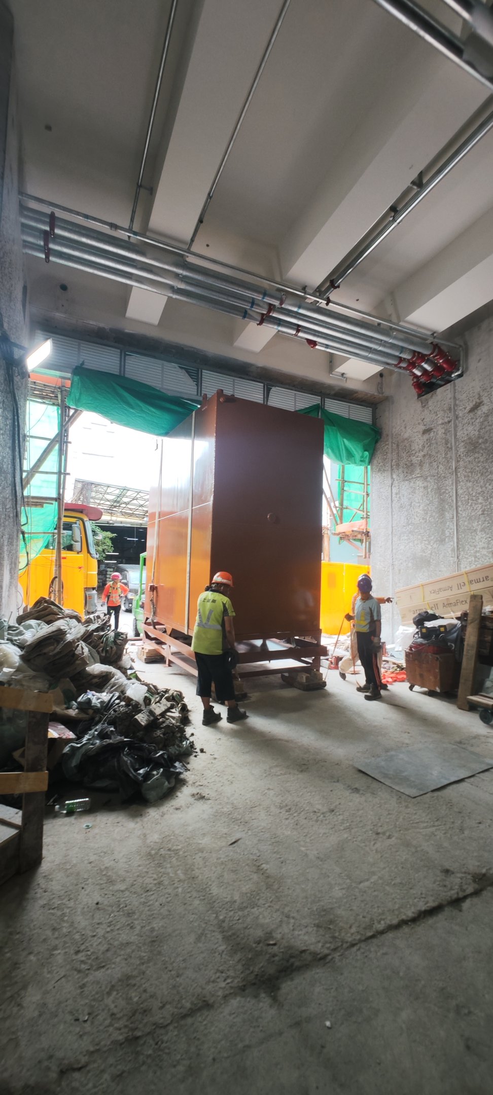 機房儲罐室內轉運 / Plant-room tank internal transfer