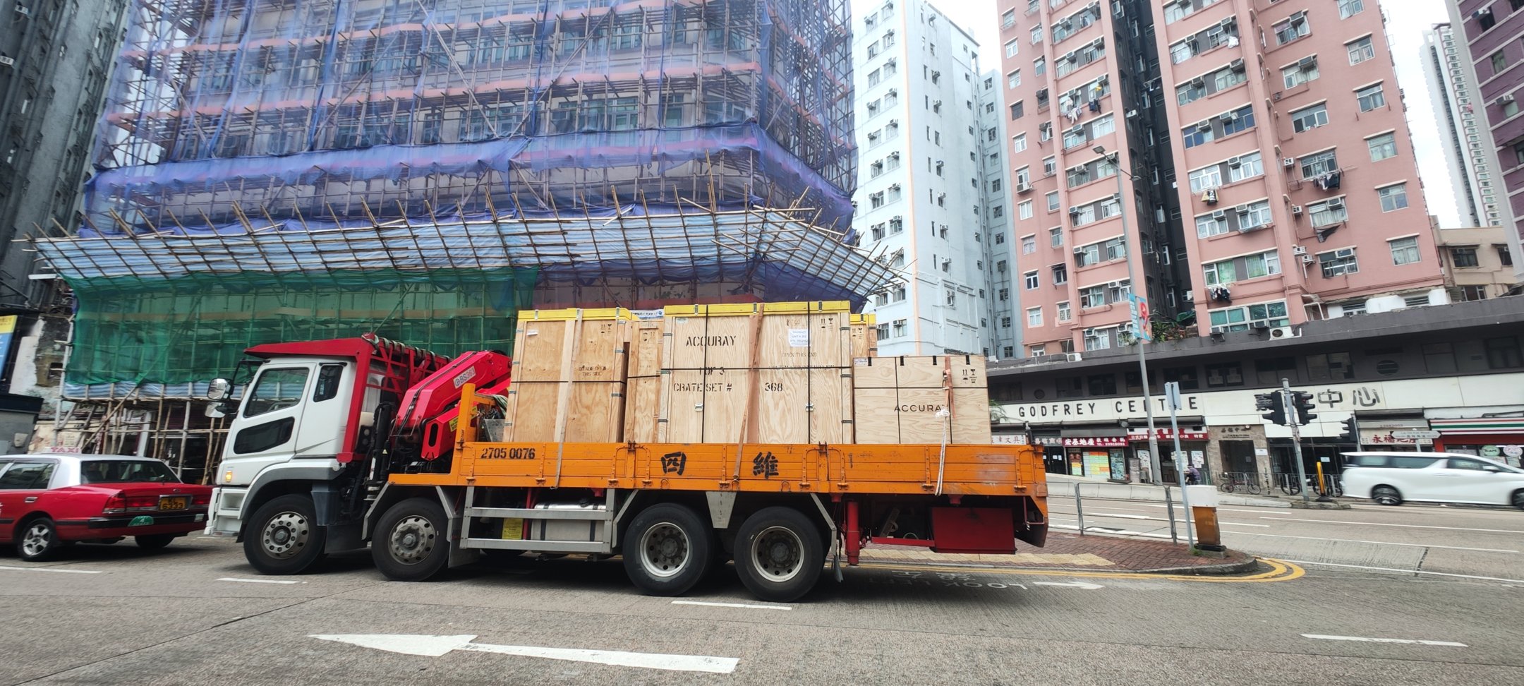 精密設備木箱運送 / Precision equipment crate delivery